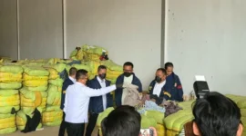 Bareskrim Polri mengungkap 1.257 bal pakaian bekas yang diduga berasal dari impor ilegal di gudang kawasan Purwadadi, Subang, Jawa Barat.
