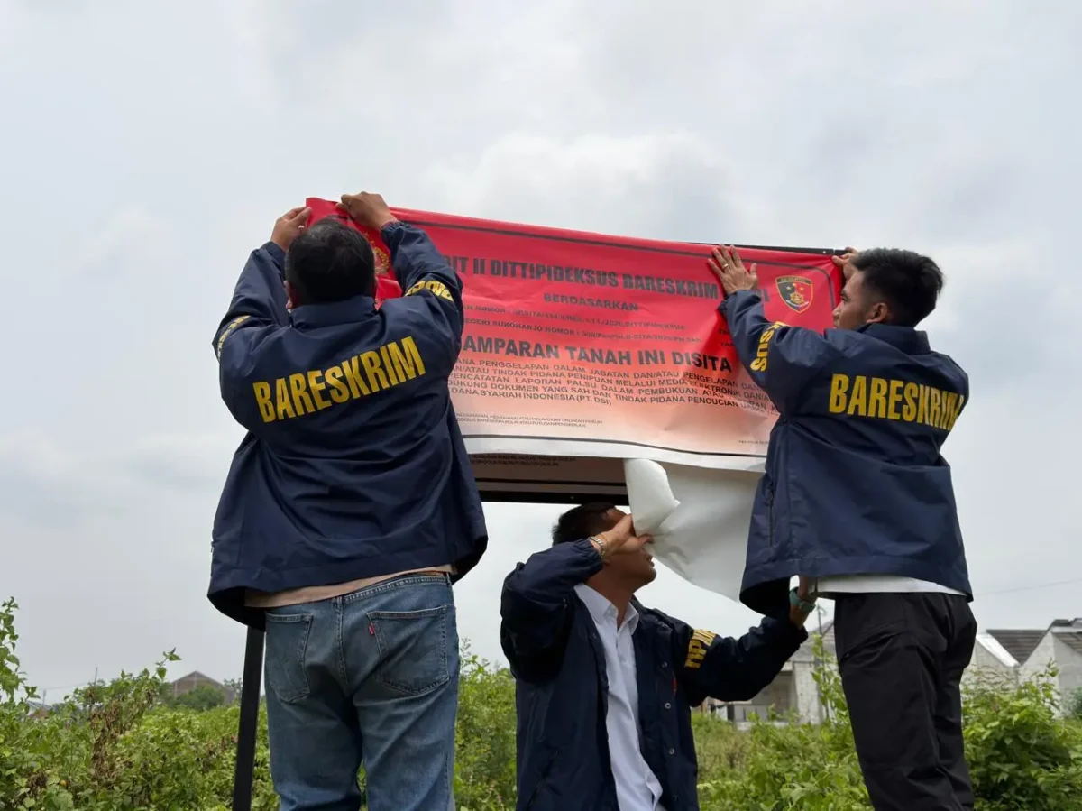 Bareskrim Polri menyita 103 objek tanah dan bangunan terkait kasus PT Dana Syariah Indonesia di Perumahan D’Trosemi, Sukoharjo. (Posnews/Ist)
