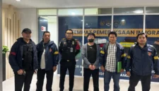 Bareskrim menangkap tersangka penyelundupan ponsel bekas di Bandara Soekarno-Hatta. (Posnews/Ist)