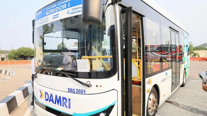 Bus listrik menjalani uji coba di Kota Serang untuk melayani koridor Terminal Pakupatan–UNSERA dan Perumahan Visenda–UIN Banten. (Posnews/Ist)
