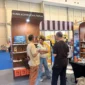 Dian Lestari memperkenalkan kombucha Ruma Papua dalam Pangan Nusa Expo 2026 di ICE BSD City, Tangerang. (Posnews/Kemendag)
