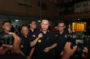 Dirjen Imigrasi Hendarsam Marantoko memimpin operasi pengawasan WNA di Apartemen Kalibata City, Jakarta Selatan.
