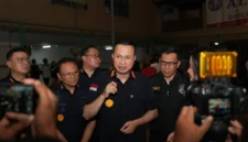 Dirjen Imigrasi Hendarsam Marantoko memimpin operasi pengawasan WNA di Apartemen Kalibata City, Jakarta Selatan.
