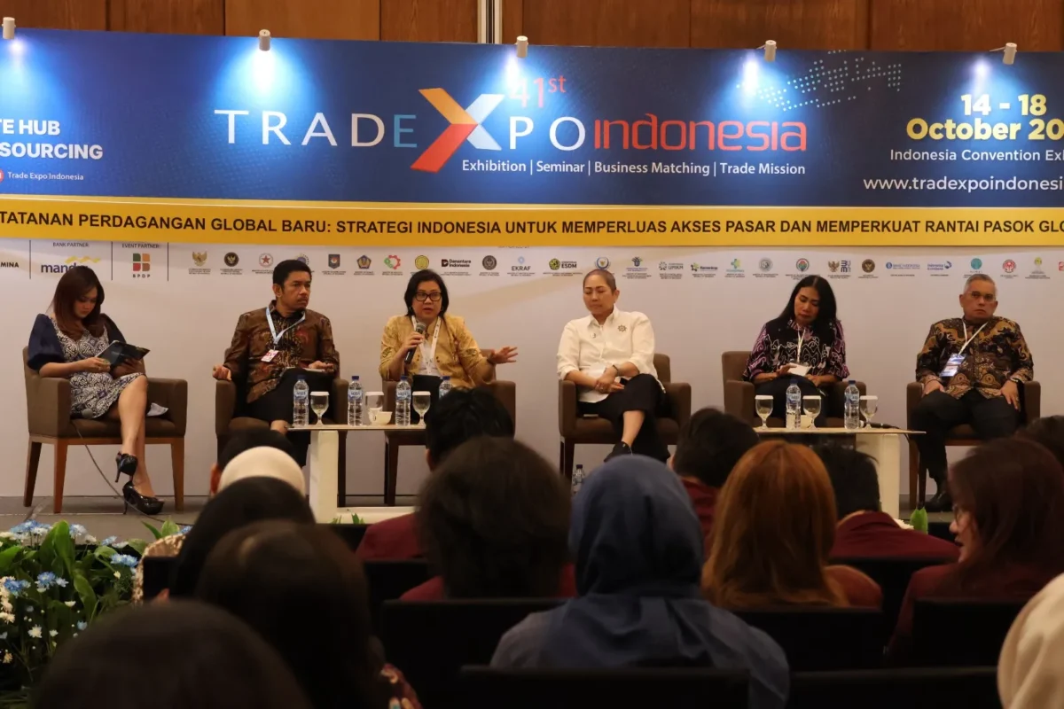 Dirjen Perundingan Perdagangan Internasional Kemendag Johni Martha dalam gelar wicara perdagangan global pada TEI ke-41 di ICE BSD City. (Posnews/Kemendag)

