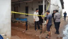 Garis polisi di lokasi penembakan sadis yang menewaskan seorang warga di kontrakan Jalan Payak Ubi, Toboali, Bangka Selatan. (Posnews/Polres Bangka Selatan