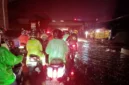 Jalan Raya Cibaduyut Bandung Banjir Setinggi 50 Cm, Kendaraan Mogok Massal.