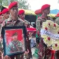 Jenazah Letda Inf Jihad Ahmad Al Rasyid saat tiba di Sorong, Papua Barat Daya, sebelum pemakaman militer.
