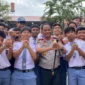 Kapolda Aceh Irjen Pol. Ruddi Setiawan menjadi inspektur upacara bendera di SMA Negeri 2 Banda Aceh, Senin 19 Oktober 2026. (Posnews/ISt)

