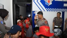 Kapolda Bengkulu Irjen Pol Yudhi Sulistianto Wahid mengikuti kegiatan Polisi Sahabat Anak Ditlantas Polda Bengkulu. (Posnews/Humas Polda Bengkulu)