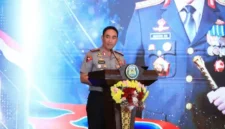 Kapolri Jenderal Polisi Suyudi Ario Seto menyampaikan arahan Commander Wish agar anggota Polri memahami kebutuhan masyarakat dan memberikan pelayanan nyata. (Posnews/Humas Polri)