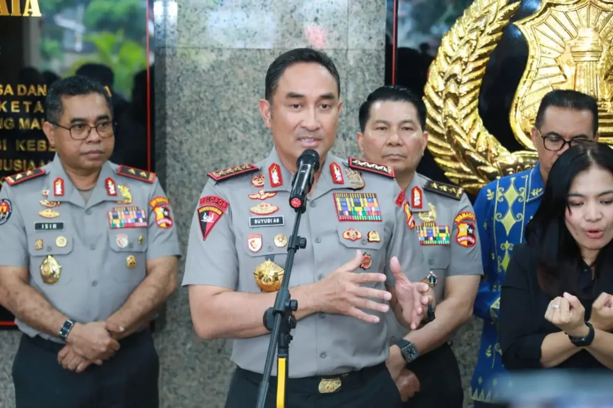 Kapolri Jenderal Polisi Suyudi Ario Seto menyiapkan program Poliran untuk membantu pengangguran memperoleh pelatihan dan pekerjaan.
