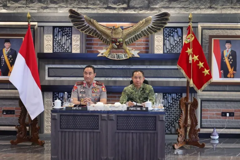 Kapolri Jenderal Suyudi Ario Seto bertemu Panglima TNI Jenderal Agus Subiyanto di Mabes TNI, Cilangkap, Jakarta Timur, 19 Oktober 2026. (Posnews/Humas Polri)
