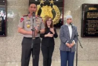 Kapolri Jenderal Suyudi Ario Seto menerima audiensi Menkomdigi Meutya Hafid di Mabes Polri untuk membahas keamanan ruang digital.
