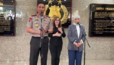 Kapolri Jenderal Suyudi Ario Seto menerima audiensi Menkomdigi Meutya Hafid di Mabes Polri untuk membahas keamanan ruang digital.