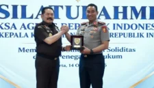 Kapolri Jenderal Suyudi Ario Seto menyampaikan perkembangan penyidikan kasus kebakaran hutan dan lahan. (Posnews/Humas Polri)