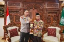Kapolri Suyudi Ario Seto bersama Ketua Umum PP Muhammadiyah Haedar Nashir membahas edukasi pencegahan judi online dan narkoba.
