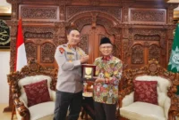 Kapolri Suyudi Ario Seto bersama Ketua Umum PP Muhammadiyah Haedar Nashir membahas edukasi pencegahan judi online dan narkoba.
