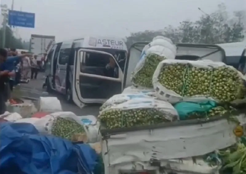 Kecelakaan beruntun 15 kendaraan di Tol Cipularang KM 91 arah Jakarta.
