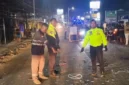 Kecelakaan motor roda tiga dan dump truk di Jalan Raya Narogong Cileungsi yang menewaskan dua penumpang
. (Posnews/Ist)