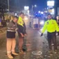 Kecelakaan motor roda tiga dan dump truk di Jalan Raya Narogong Cileungsi yang menewaskan dua penumpang
. (Posnews/Ist)