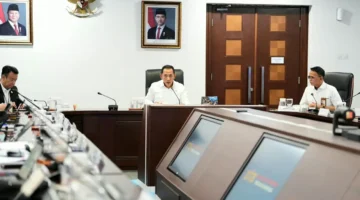 Kepala Staf Kepresidenan Listyo Sigit Prabowo menyampaikan kesepakatan penjualan obat bebas dan obat bebas terbatas di gerai Koperasi Desa Merah Putih. (Posnews/Ist)

