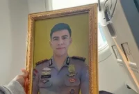 Kuasa hukum keluarga Bharada Laurentius Valdo Fernandez Lewai mendesak polisi mengungkap motif kematian anggota Polri asal Flores Timur. (Posnews/Ist)