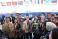 Menteri Perdagangan Budi Santoso menyaksikan penandatanganan MoU antara eksportir Indonesia dan buyer dari 22 negara pada Trade Expo Indonesia 2026 di ICE BSD, Tangerang. (Posnews/Kemendag)
