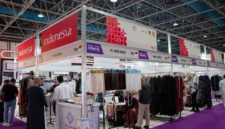 Paviliun Indonesia menampilkan produk fesyen dan tekstil pada Saudi Fashion & Tex Expo 2026 di Jeddah, Arab Saudi. (Posnews/Kemendag)