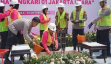 Peletakan batu pertama renovasi SD Kemala Bhayangkari 1 Rorotan Jakarta Utara. (Posnews/Humas Polres Metro Jakut)