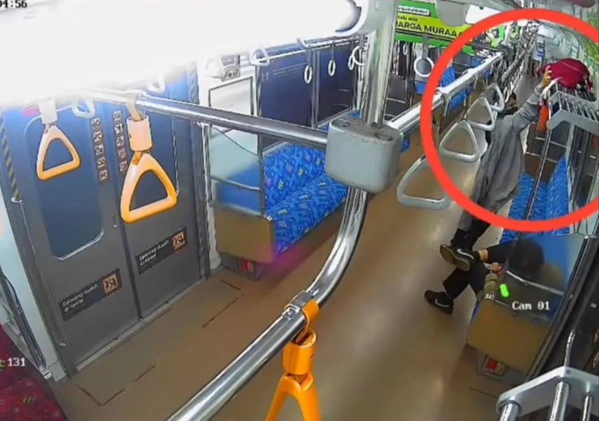 Pencuri tas penumpang KRL ditangkap di Stasiun Tebet oleh Polda Metro Jaya. (Posnews/Ist)
