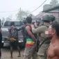 Personel gabungan Satgas Operasi Damai Cartenz dan Polres Yahukimo saat penindakan terhadap dua terduga terkait kasus pembunuhan warga sipil di Yahukimo. (Posnews/Ist)

