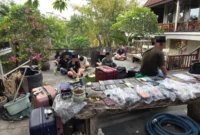 Petugas Imigrasi Ngurah Rai mengamankan 17 WNA yang diduga menjalankan bisnis pinjaman daring di Dalung, Kuta Utara, Bali. (Posnews/Ist)
