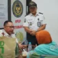 Petugas Lapas Surabaya menemukan paket diduga sabu yang disembunyikan dalam ayam goreng. (Posnews/Ist)
