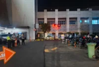 Polisi melakukan olah TKP kecelakaan yang menewaskan bocah lima tahun di area parkir RSUD Abdul Moeloek, Bandar Lampung. (Posnews/Polres Bandar Lampung)
