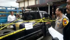 Polisi mengamankan barang bukti Pertalite dan Bio Solar bersubsidi dalam kasus dugaan penimbunan BBM di Kecamatan Kademangan, Kabupaten Blitar.