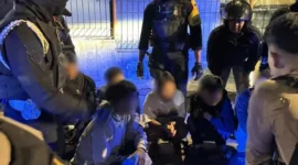 Polisi mengamankan delapan remaja yang diduga hendak tawuran di Pulogebang, Cakung, Jakarta Timur, serta menyita celurit dan arit.