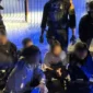 Polisi mengamankan delapan remaja yang diduga hendak tawuran di Pulogebang, Cakung, Jakarta Timur, serta menyita celurit dan arit.