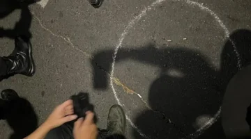 Polisi olah TKP di lokasi penembakan dan pembacokan di Jalan Tanggul Timur, Cengkareng, Jakarta Barat. (Posnews/Ist)
