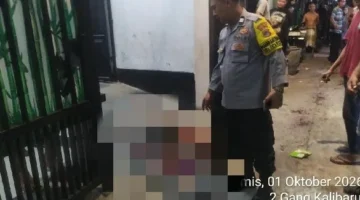 Polisi mengamankan pelaku pembacokan pria hingga tewas di Kalibaru, Cilincing, Jakarta Utara. (Posnews/Humas Polres Metro Jakut)