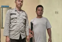 Polisi mengamankan pria berinisial JA yang diduga menembak tetangganya menggunakan senapan angin di Simalungun, Sumatera Utara.
