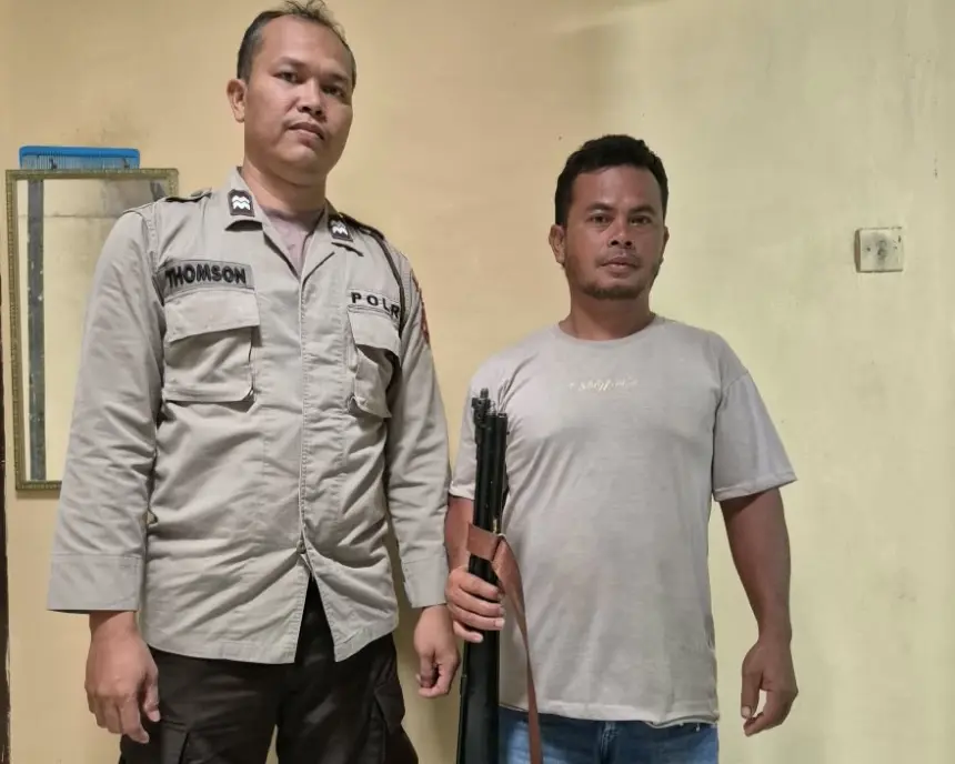 Polisi mengamankan pria berinisial JA yang diduga menembak tetangganya menggunakan senapan angin di Simalungun, Sumatera Utara.
