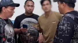Polisi mengamankan terduga pelaku pencurian sepeda motor di Kabupaten Bekasi beserta barang bukti.
