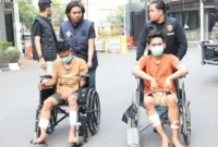 Polisi melumpuhkan dua pelaku dengan timah panas kasus pencurian motor bersenjata api di Jakarta Barat. (Posnews/Humas Polres Metro Jakbar)
