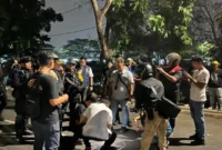 Polisi menyelidiki penyerangan yang melukai tiga orang di kawasan Kampung Ambon, Cengkareng, Jakarta Barat. (Posnews/Ist)