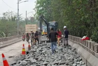 Polsek Cilincing Gerak Cepat Usut Video Viral Pengambilan Besi Sisa Proyek Jembatan Rusu. (Posnews/Humas Polres Metro Jakut)