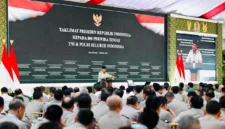 Prabowo Subianto memberikan taklimat kepada 800 perwira tinggi TNI dan Polri di Istana. (Posnews/Sekretariat Kepresidenan)
