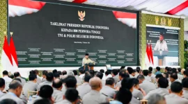 Prabowo Subianto memberikan taklimat kepada 800 perwira tinggi TNI dan Polri di Istana. (Posnews/Sekretariat Kepresidenan)
