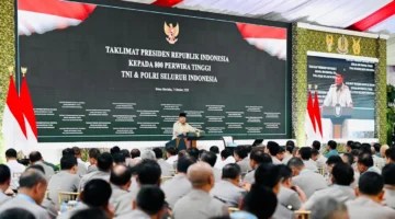 Prabowo Subianto memberikan taklimat kepada 800 perwira tinggi TNI dan Polri di Istana. (Posnews/Sekretariat Kepresidenan)
