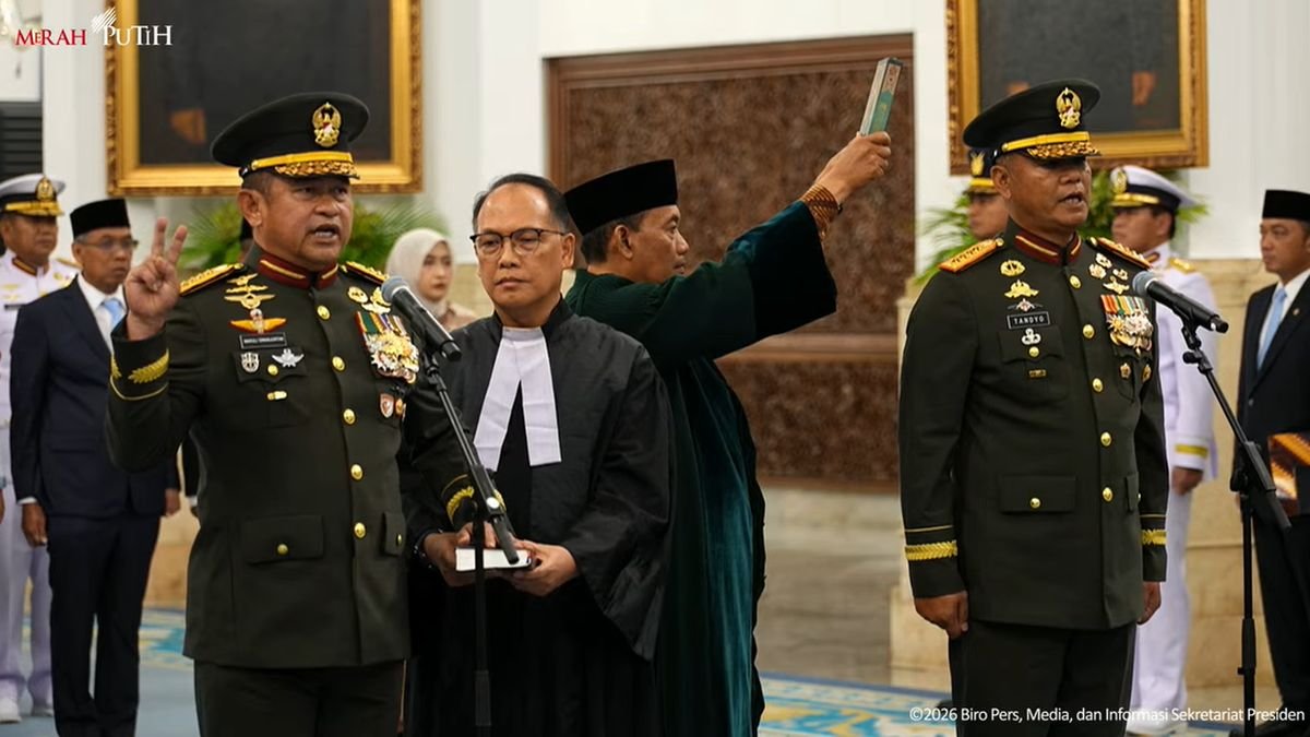 Presiden Prabowo Subianto melantik Jenderal TNI Maruli Simanjuntak dan Jenderal TNI Tandyo Budi Revita di Istana Negara, Jakarta. (Posnews/Youtube)
