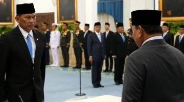  Presiden Prabowo Subianto melantik Kristomei Sianturi sebagai Kepala BNPB di Istana Negara, Jakarta, Kamis (15/10/2026). (Posnews/Youtube)
